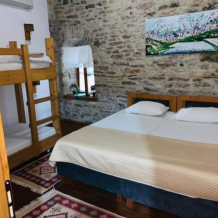 Guest House And Hostel Val-Mar จีโรคาสเตอร์ ภายนอก รูปภาพ