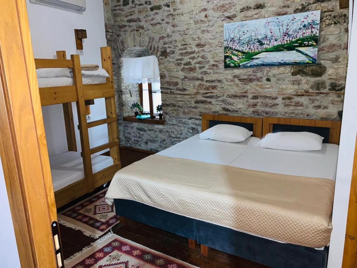Guest House And Hostel Val-Mar จีโรคาสเตอร์ ภายนอก รูปภาพ