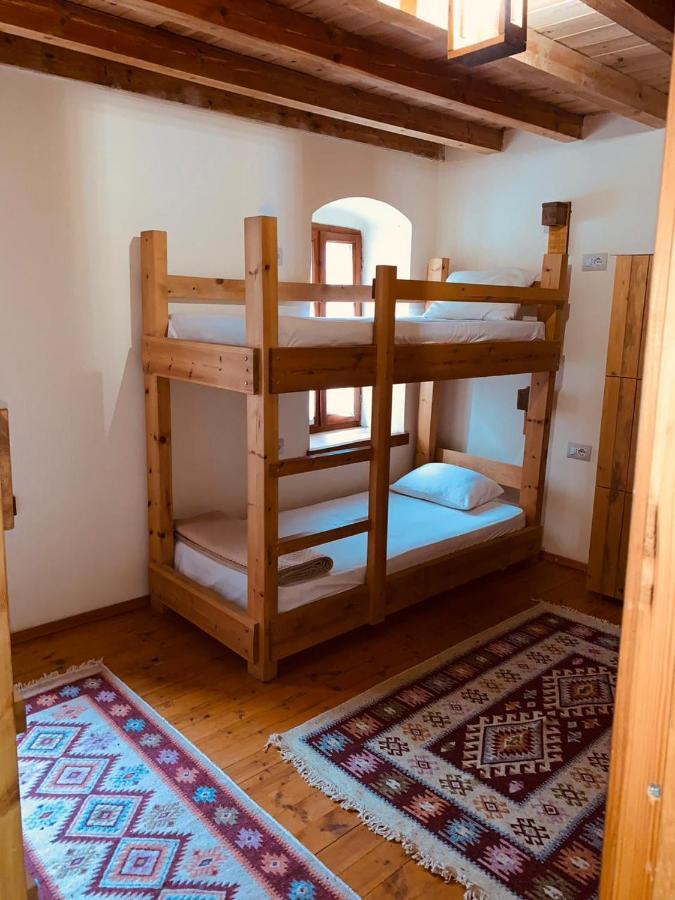 Guest House And Hostel Val-Mar จีโรคาสเตอร์ ภายนอก รูปภาพ