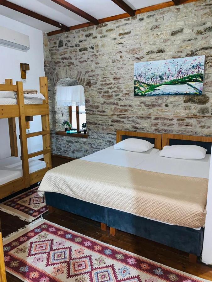 Guest House And Hostel Val-Mar จีโรคาสเตอร์ ภายนอก รูปภาพ