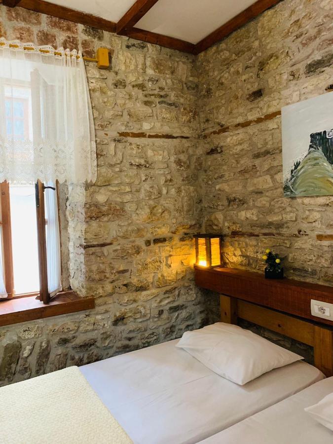 Guest House And Hostel Val-Mar จีโรคาสเตอร์ ภายนอก รูปภาพ