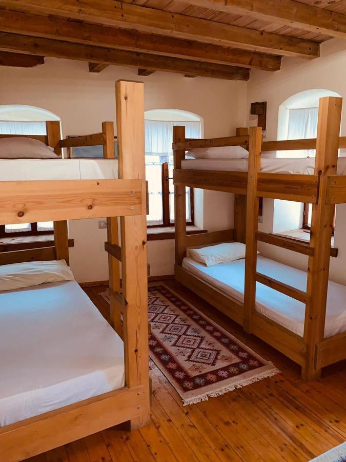 Guest House And Hostel Val-Mar จีโรคาสเตอร์ ภายนอก รูปภาพ