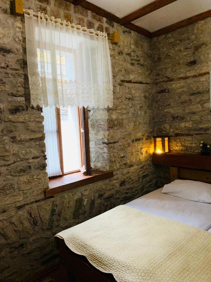 Guest House And Hostel Val-Mar จีโรคาสเตอร์ ภายนอก รูปภาพ