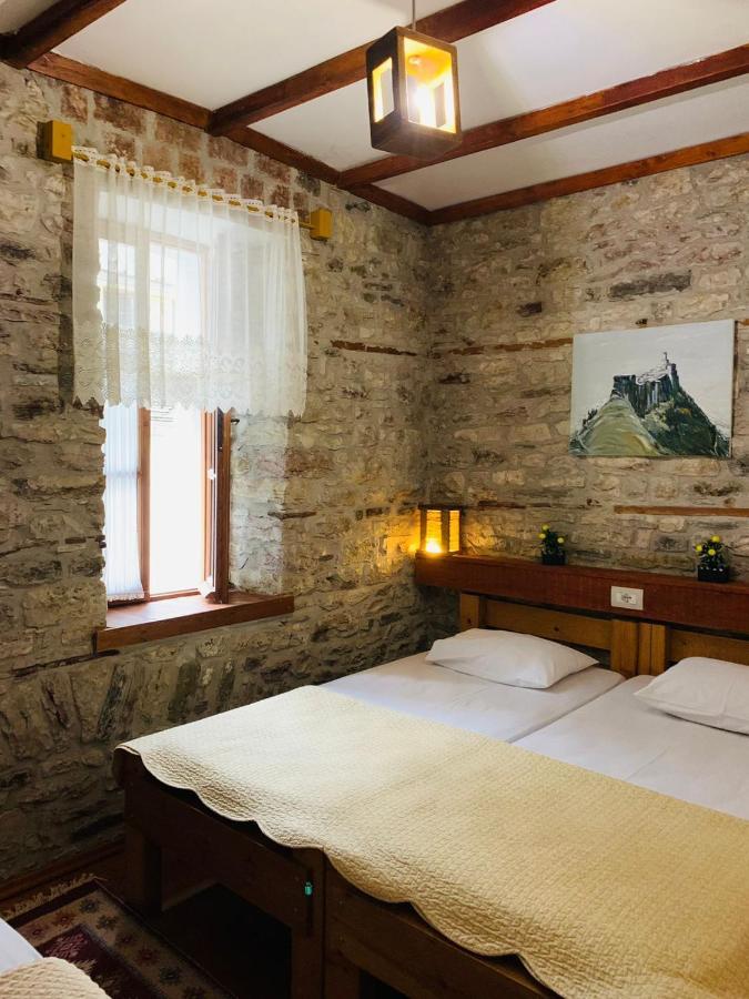 Guest House And Hostel Val-Mar จีโรคาสเตอร์ ภายนอก รูปภาพ