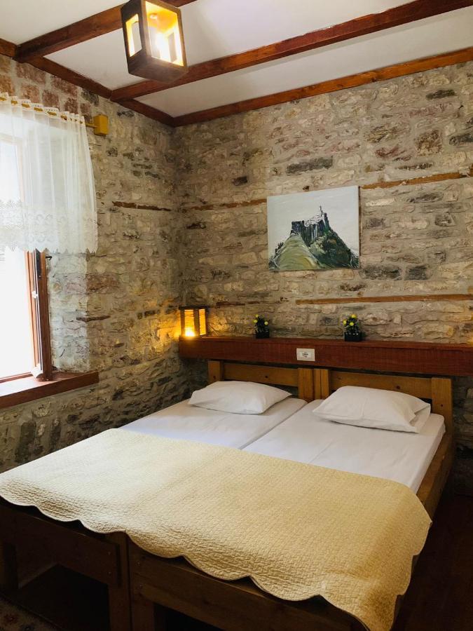 Guest House And Hostel Val-Mar จีโรคาสเตอร์ ภายนอก รูปภาพ