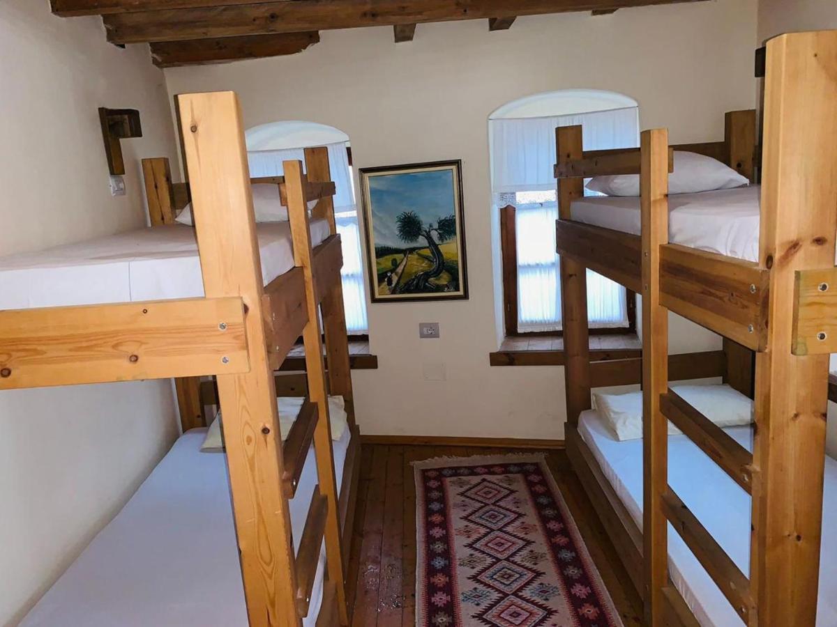 Guest House And Hostel Val-Mar จีโรคาสเตอร์ ภายนอก รูปภาพ