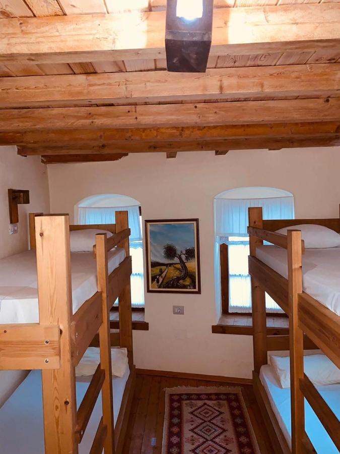Guest House And Hostel Val-Mar จีโรคาสเตอร์ ภายนอก รูปภาพ