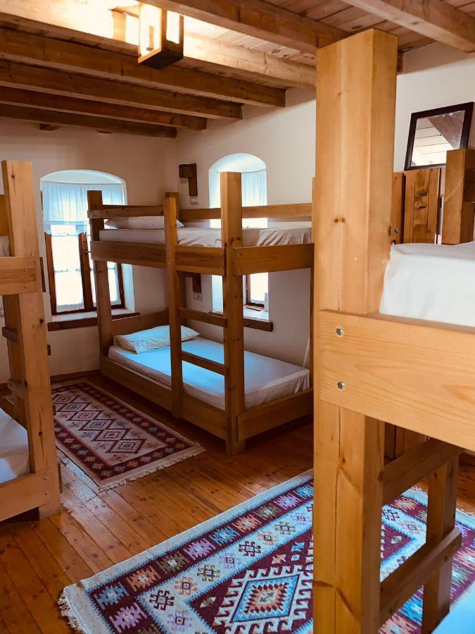 Guest House And Hostel Val-Mar จีโรคาสเตอร์ ภายนอก รูปภาพ