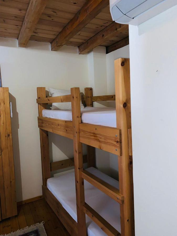 Guest House And Hostel Val-Mar จีโรคาสเตอร์ ภายนอก รูปภาพ