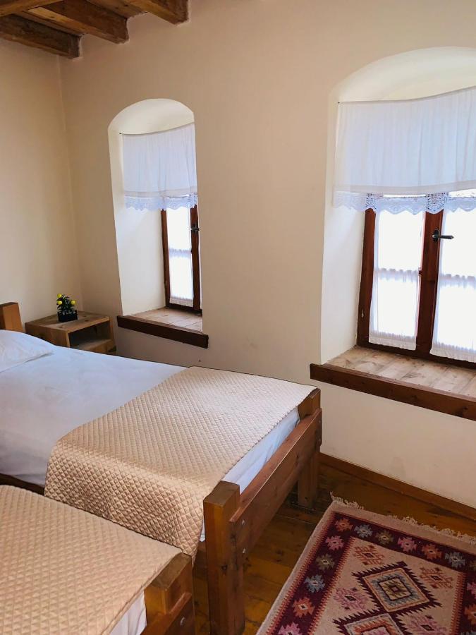 Guest House And Hostel Val-Mar จีโรคาสเตอร์ ภายนอก รูปภาพ