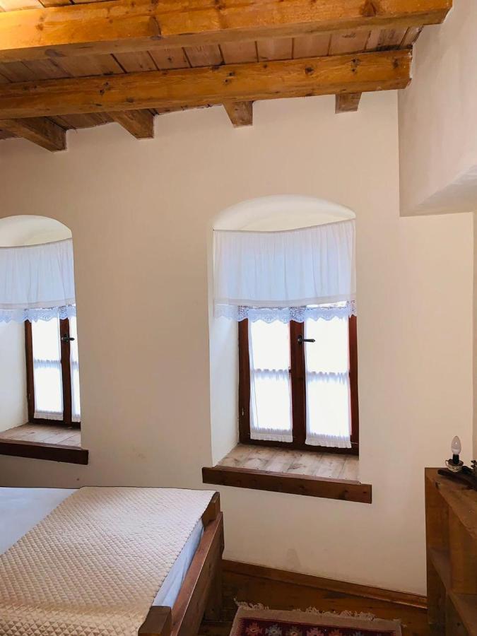 Guest House And Hostel Val-Mar จีโรคาสเตอร์ ภายนอก รูปภาพ