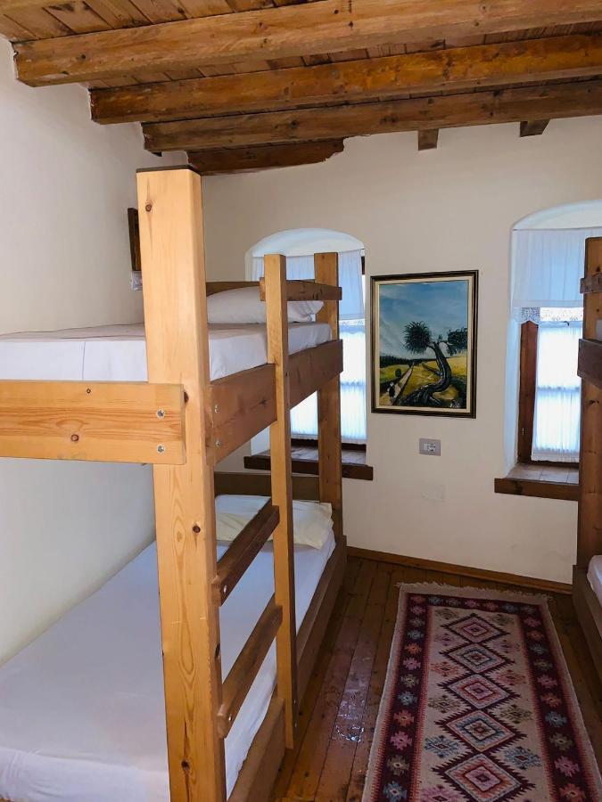 Guest House And Hostel Val-Mar จีโรคาสเตอร์ ภายนอก รูปภาพ
