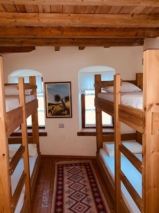 Guest House And Hostel Val-Mar จีโรคาสเตอร์ ภายนอก รูปภาพ