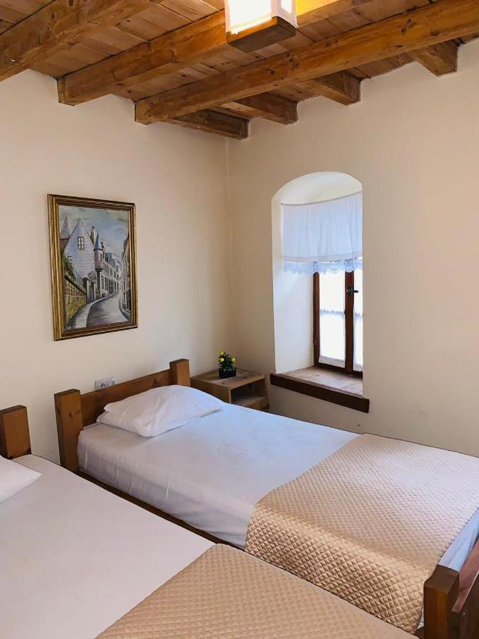 Guest House And Hostel Val-Mar จีโรคาสเตอร์ ภายนอก รูปภาพ