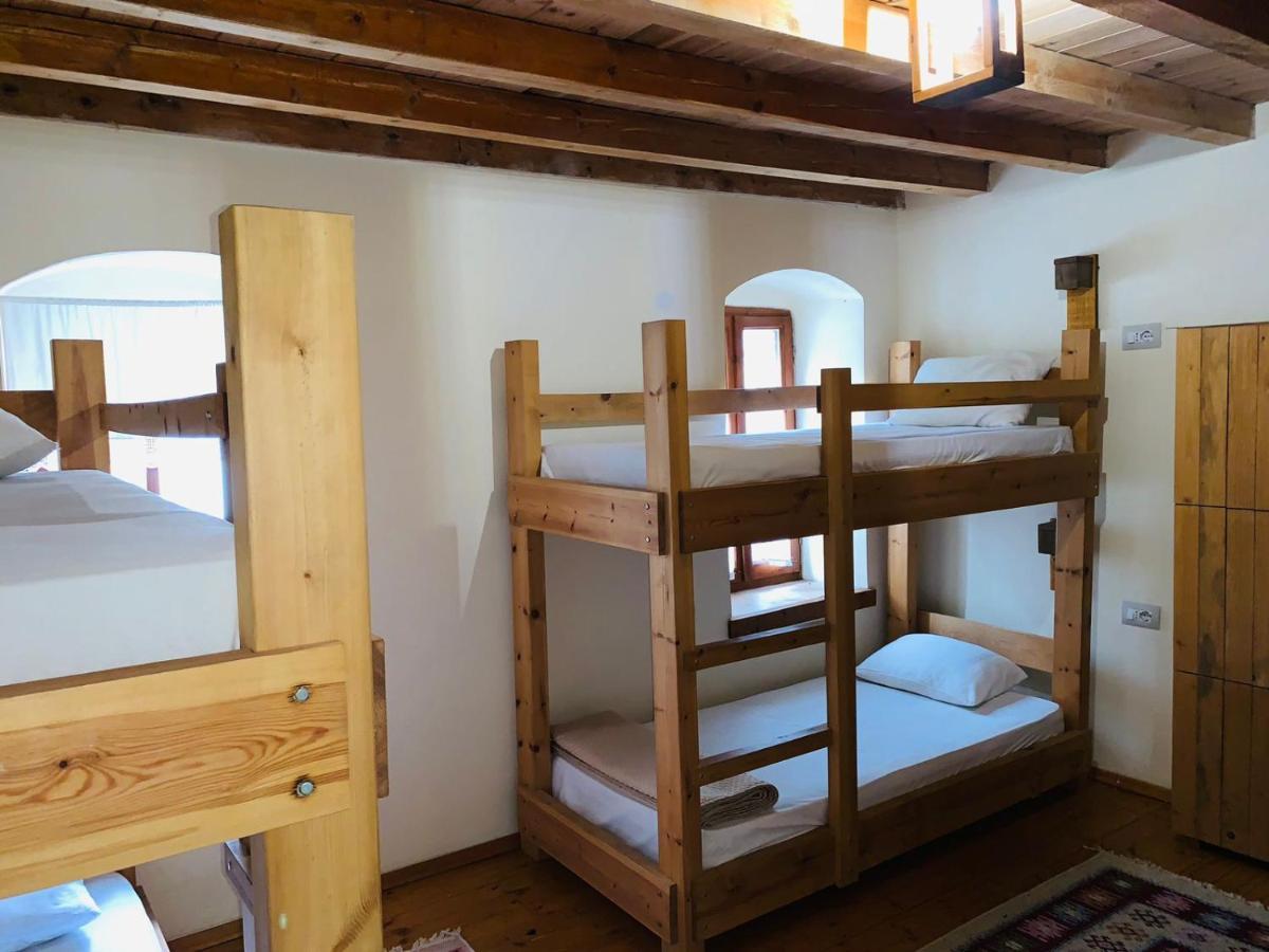 Guest House And Hostel Val-Mar จีโรคาสเตอร์ ภายนอก รูปภาพ