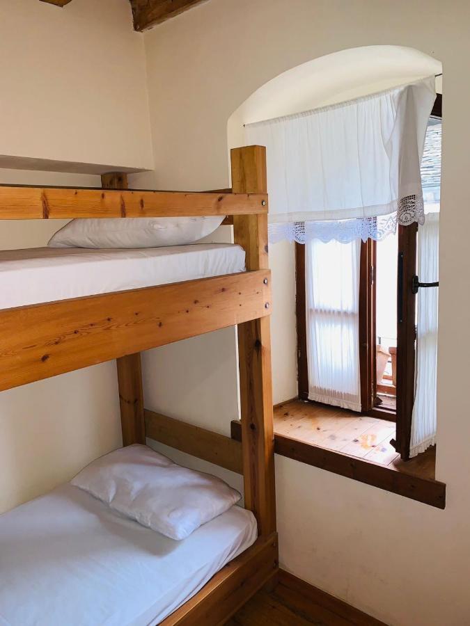 Guest House And Hostel Val-Mar จีโรคาสเตอร์ ภายนอก รูปภาพ