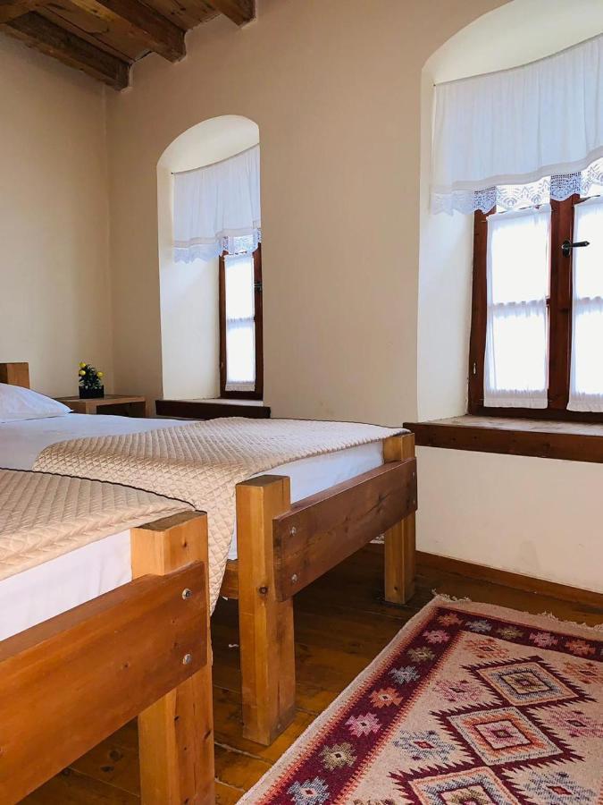 Guest House And Hostel Val-Mar จีโรคาสเตอร์ ภายนอก รูปภาพ